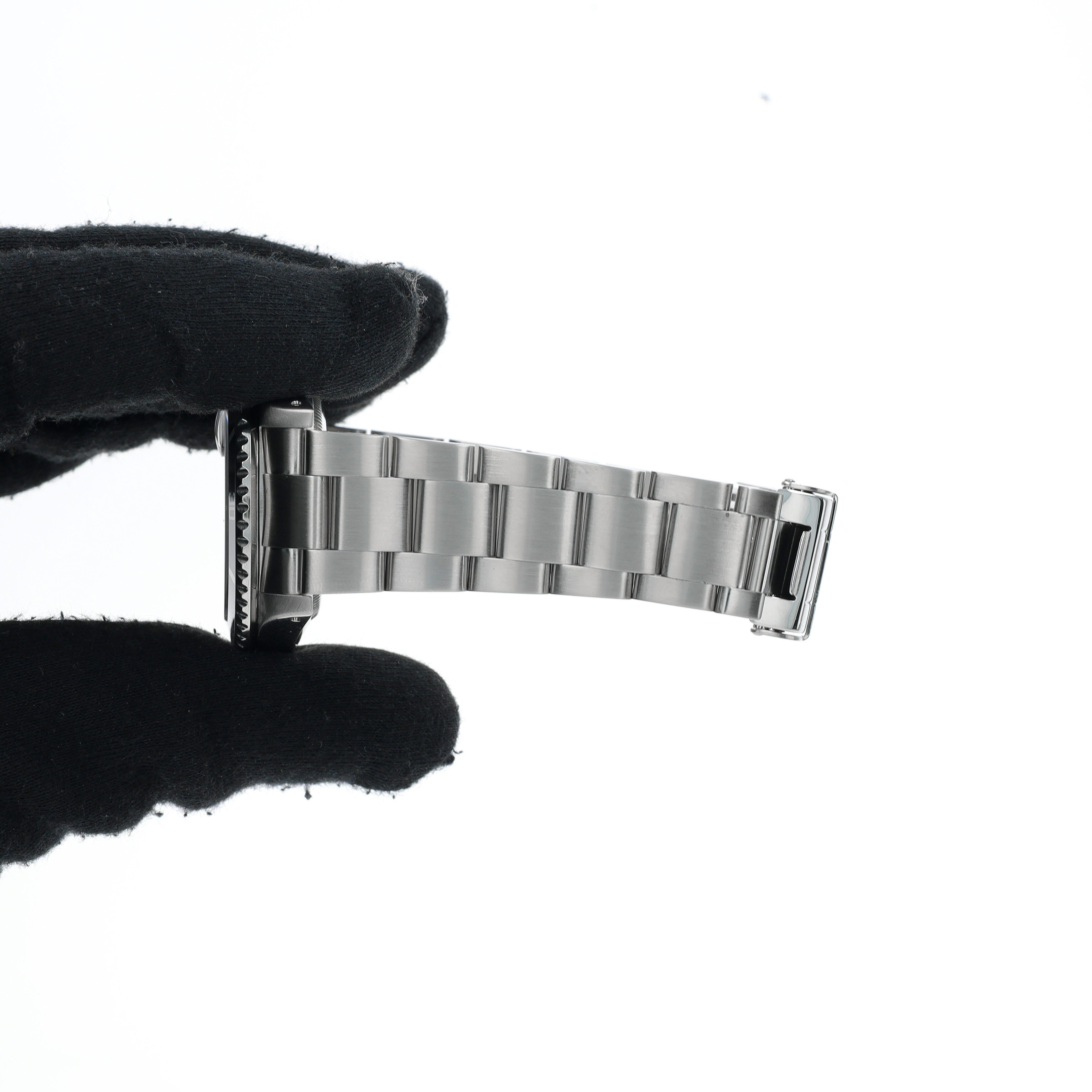 Rolex Submariner 16610 w/ Box & Paper YR:2001