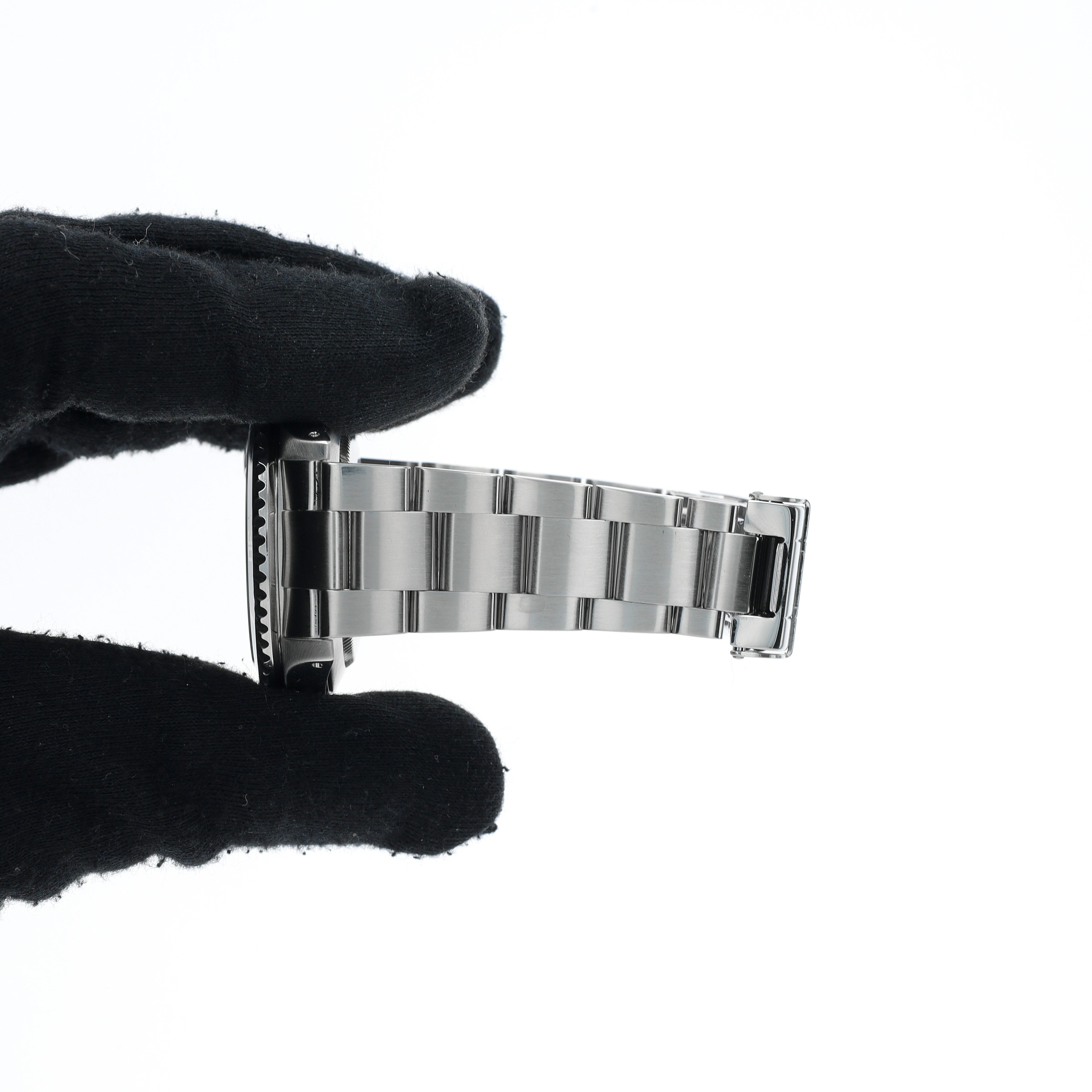 Rolex Submariner 16610 w/ Box & Paper YR:2001