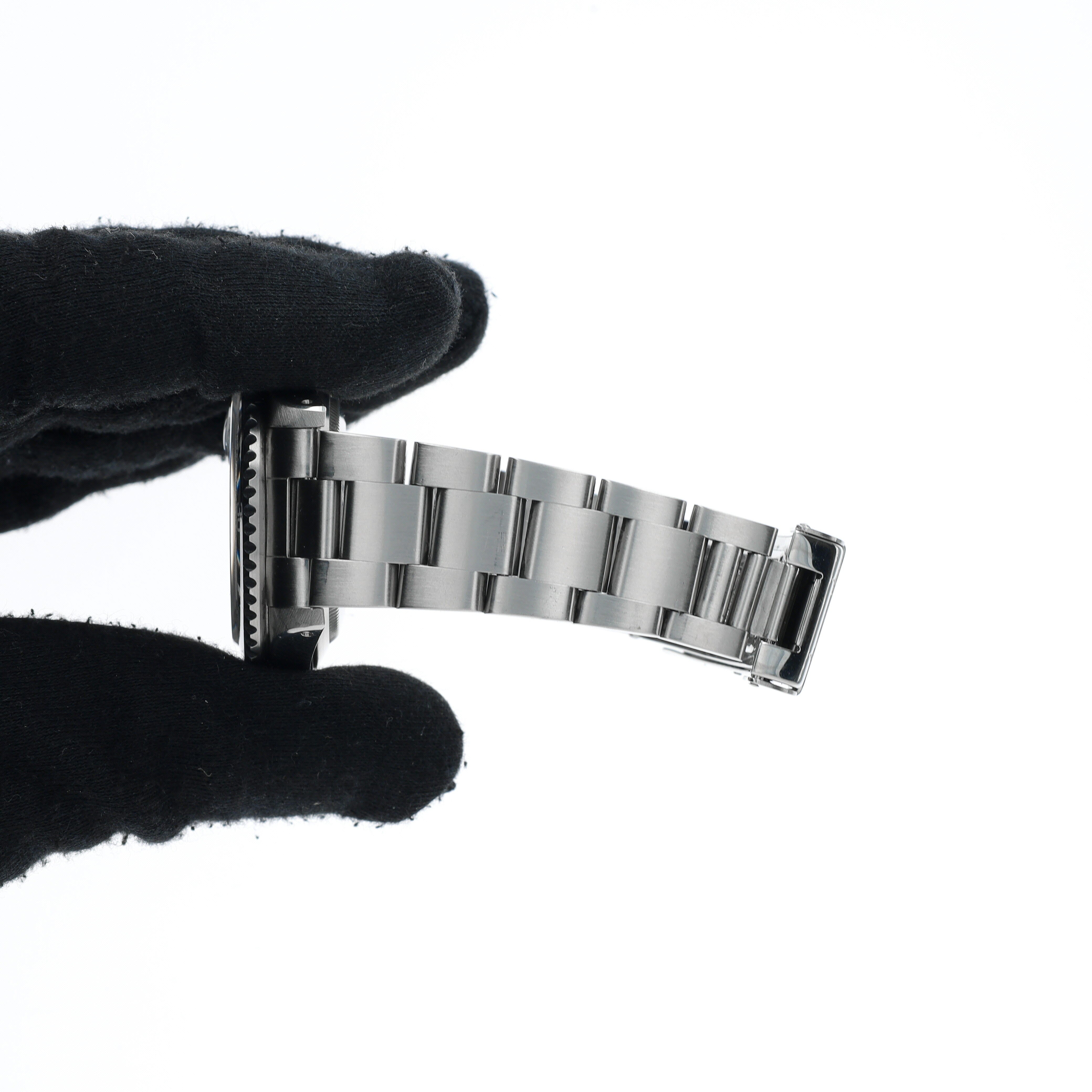 Rolex Submariner 16610 w/ Box & Paper YR:1999