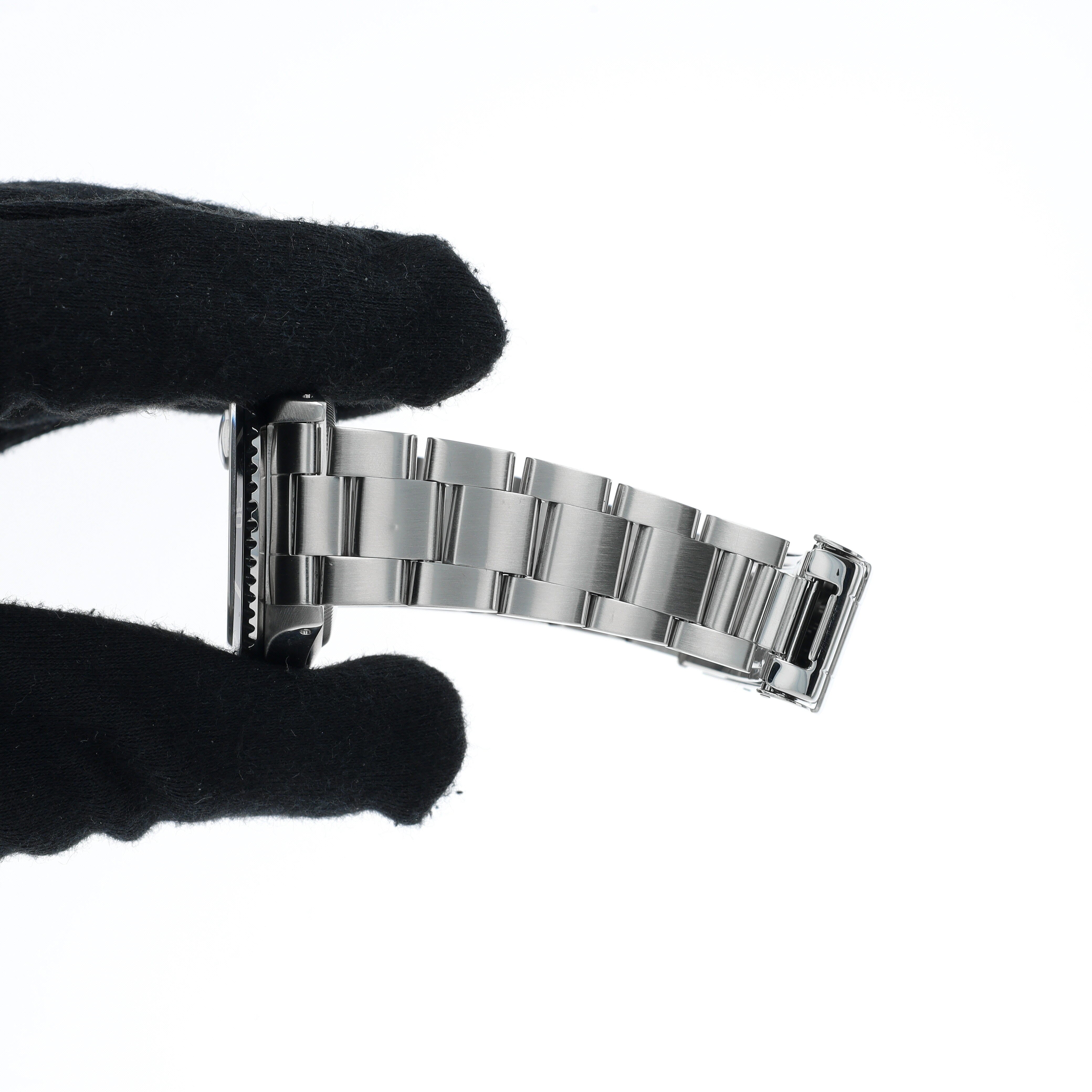 Rolex Submariner 16610 w/ Box & Paper YR:1991